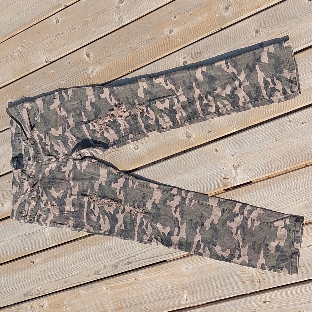 Camo‎ pants